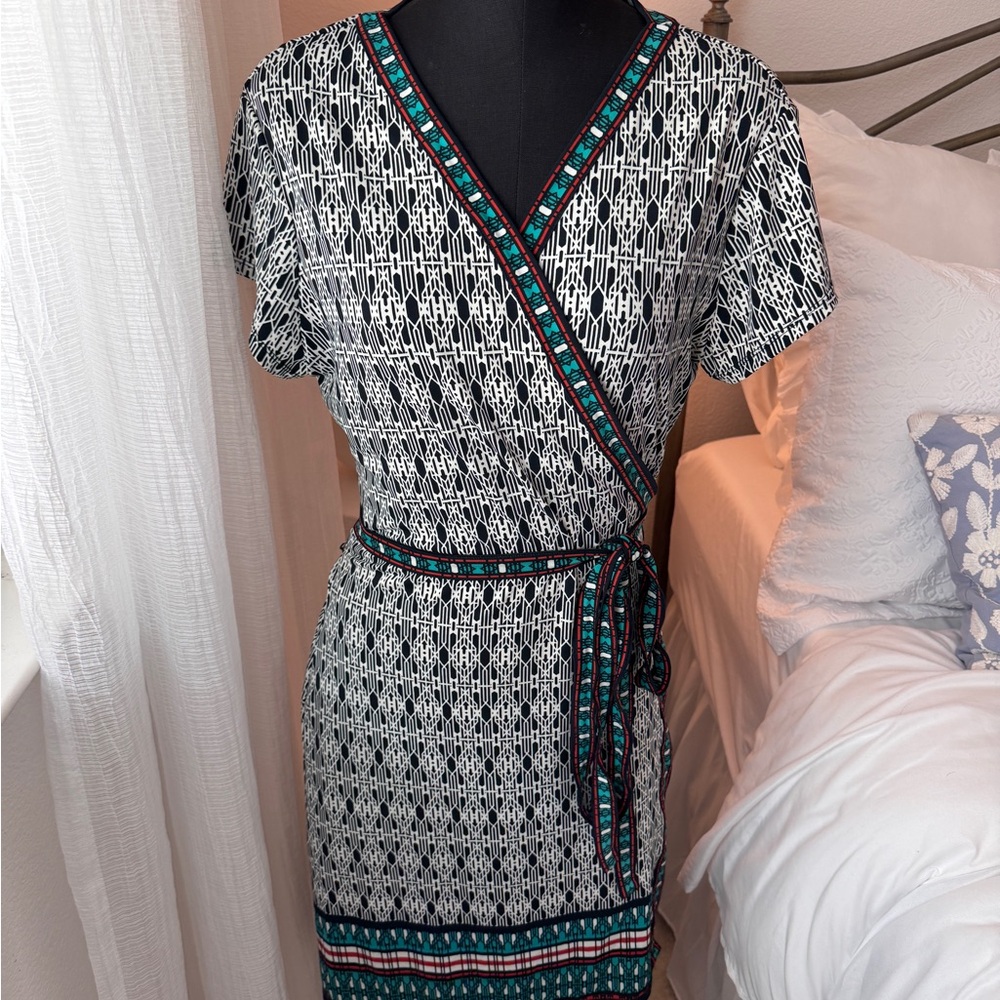 Max Studio Black and White Geometric Midi Dress with Green Accents